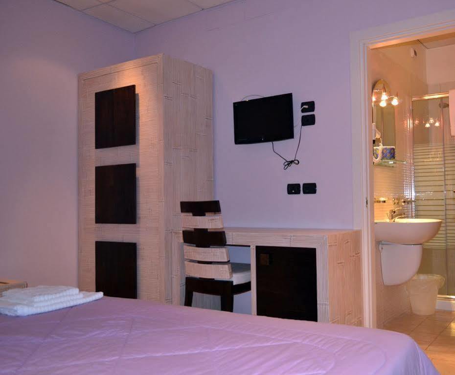 Central Hotel Bari Eksteriør billede